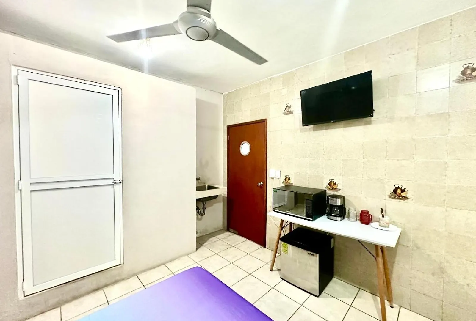 Burgos Studio Cancún 0*,  México